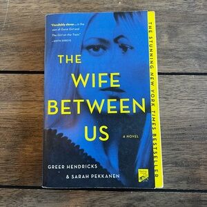 The Wife Between Us – Greer Hendricks & Sarah Pekkanen